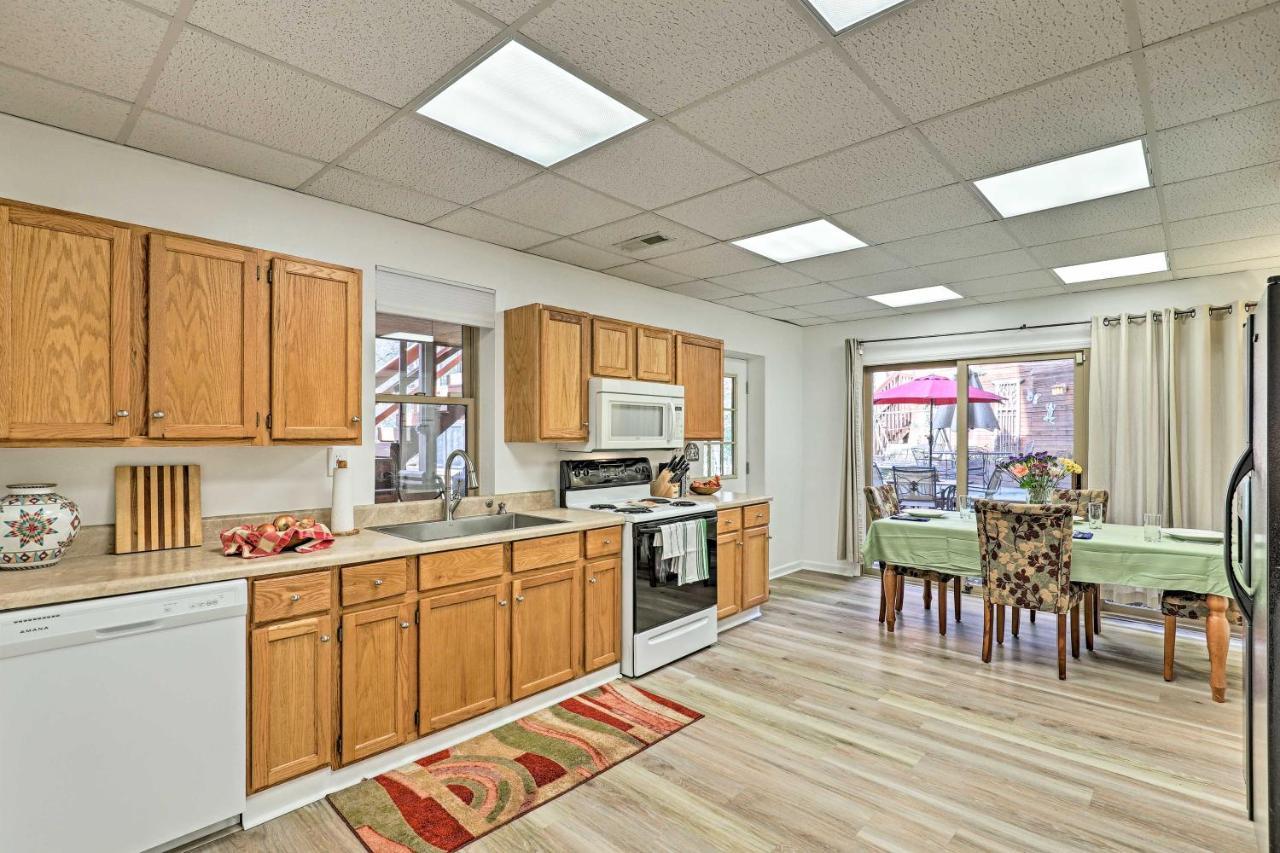 Asheville Mountain Getaway With Patio And Koi Pond! Bagian luar foto
