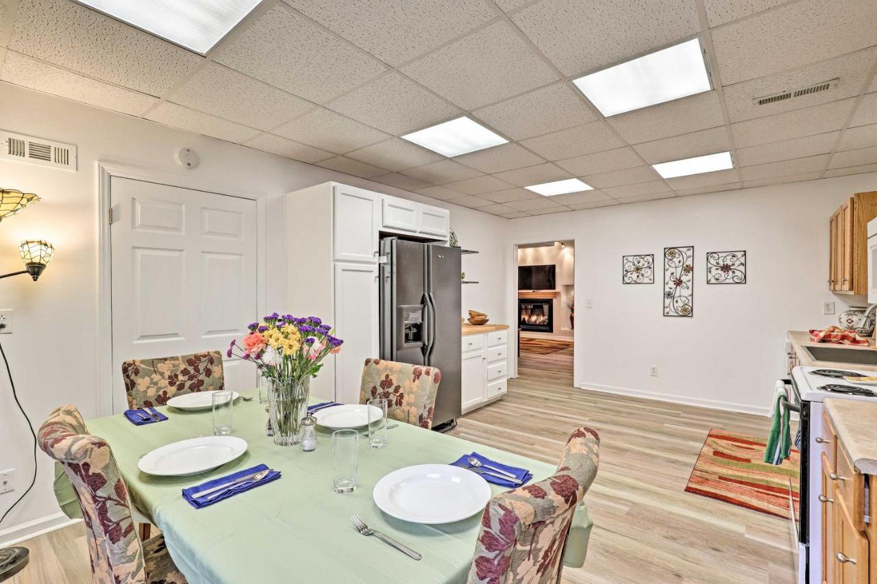 Asheville Mountain Getaway With Patio And Koi Pond! Bagian luar foto